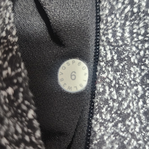 Lululemon Runderful Longsleeve Running Top Size 6 - Picture 7 of 10